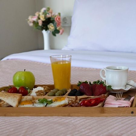 Art Hotel Батуми Екстериор снимка