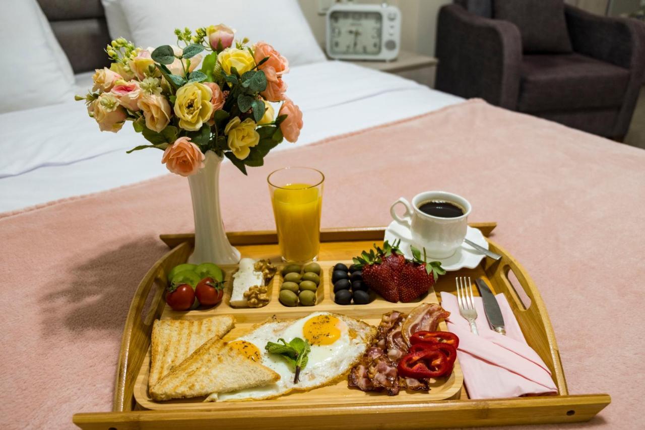Art Hotel Батуми Екстериор снимка