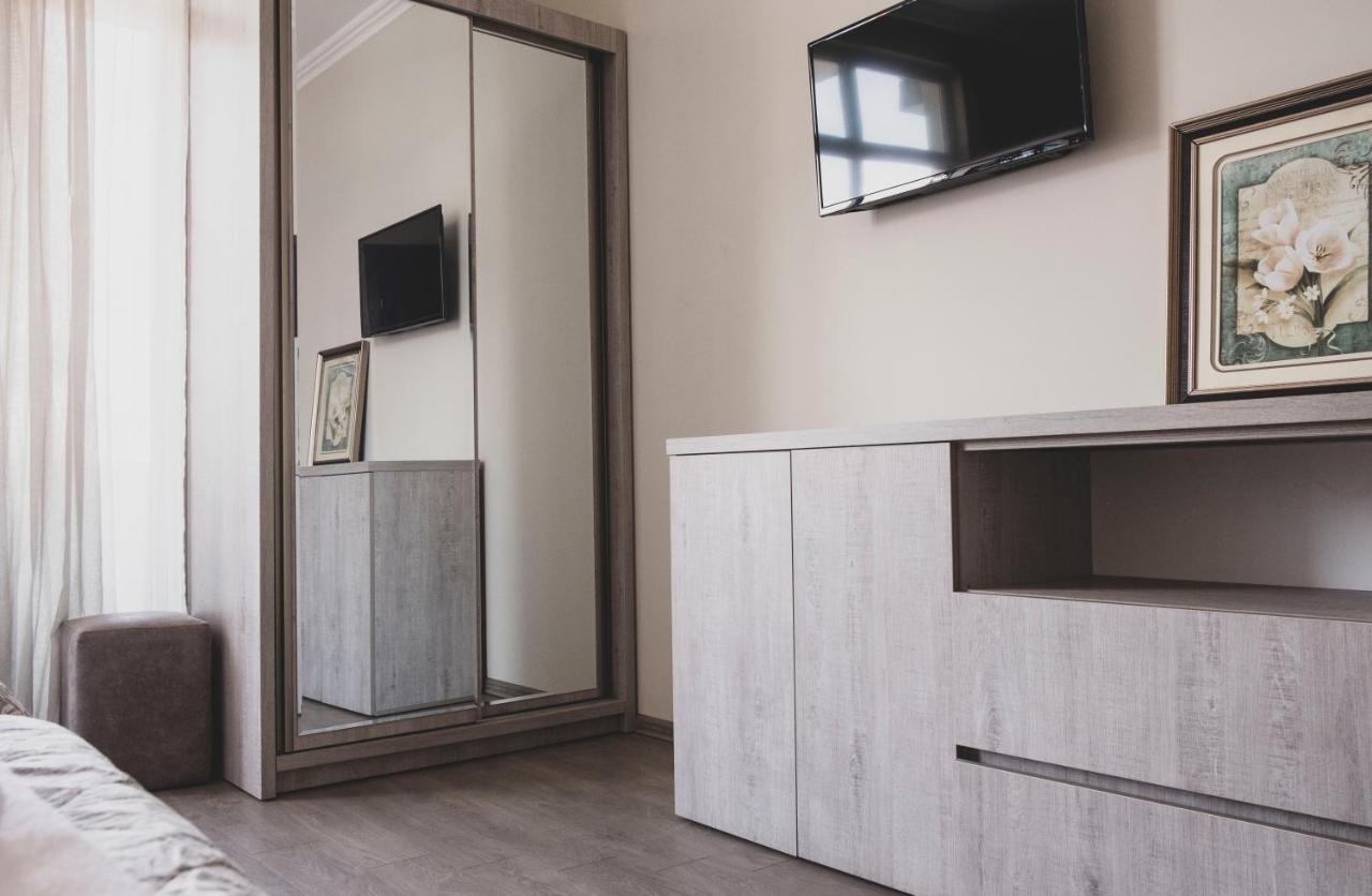 Art Hotel Батуми Екстериор снимка
