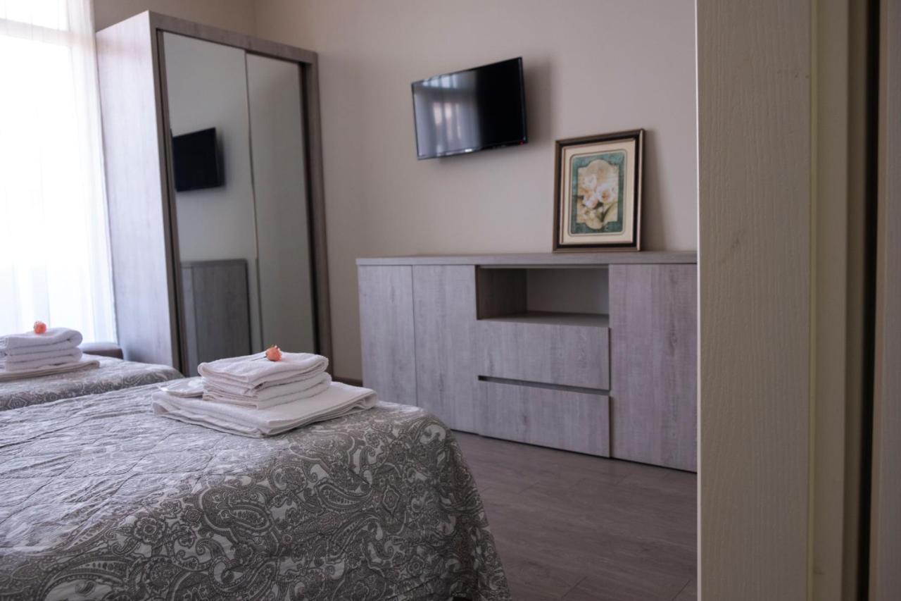 Art Hotel Батуми Екстериор снимка
