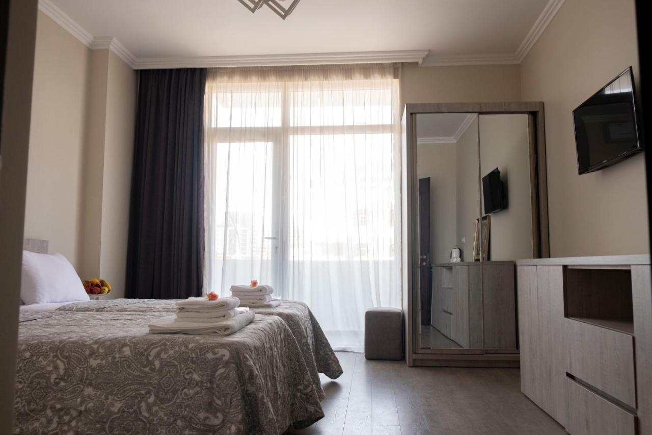 Art Hotel Батуми Екстериор снимка