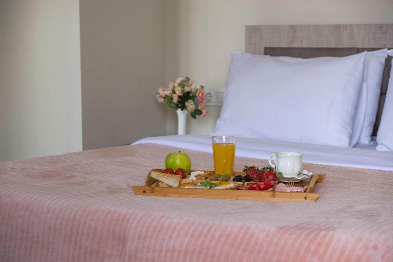 Art Hotel Батуми Екстериор снимка