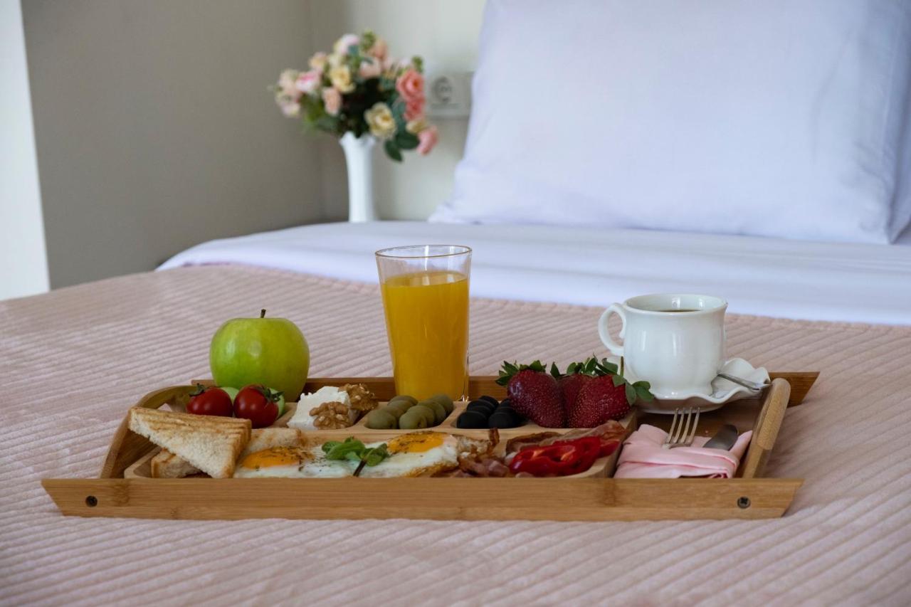 Art Hotel Батуми Екстериор снимка