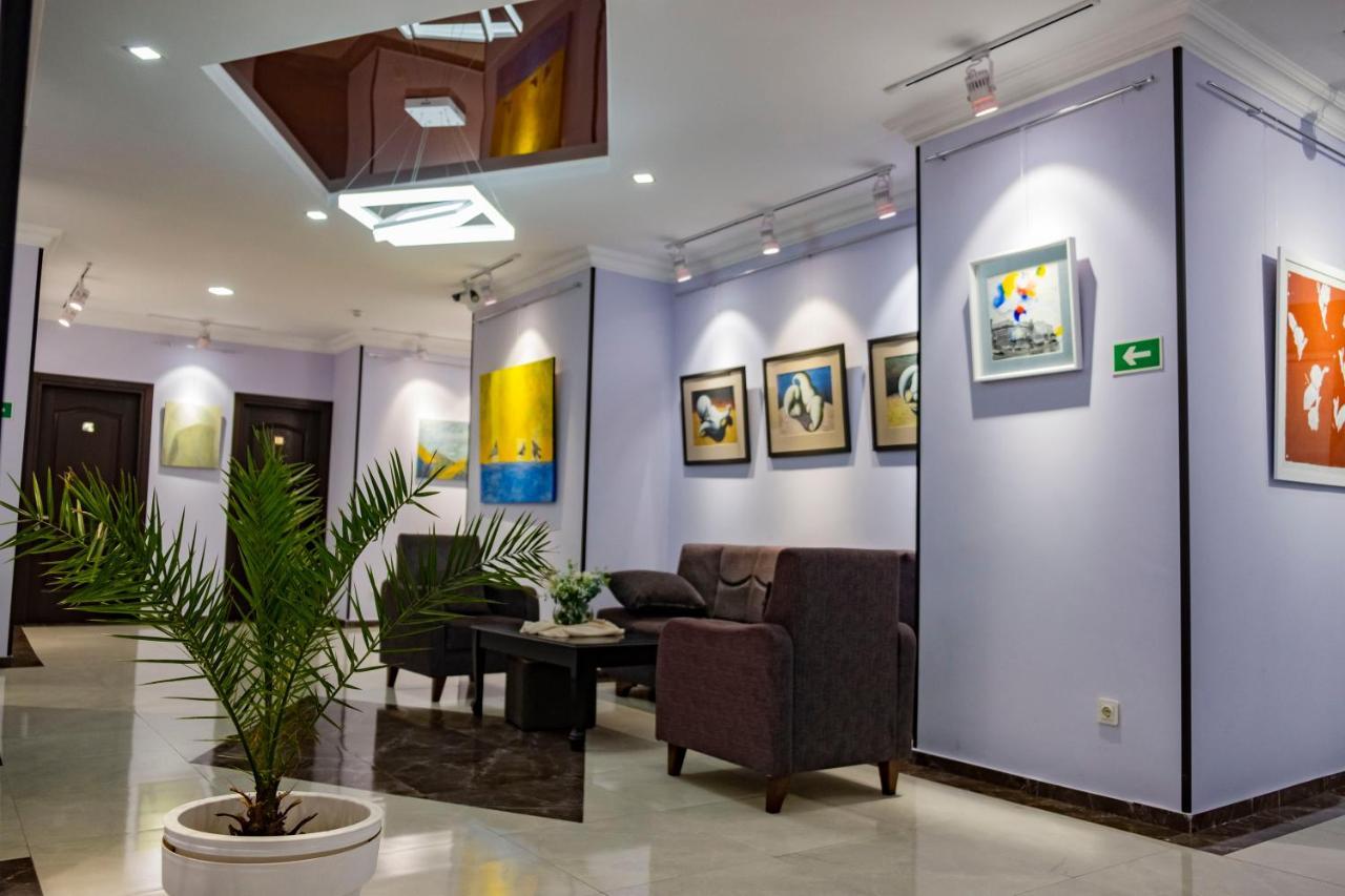 Art Hotel Батуми Екстериор снимка
