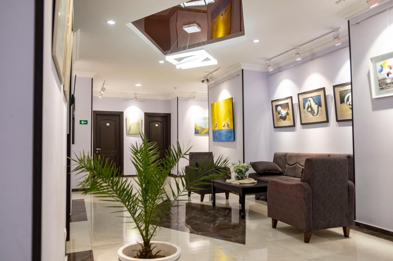 Art Hotel Батуми Екстериор снимка