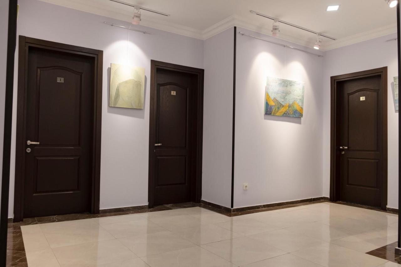 Art Hotel Батуми Екстериор снимка