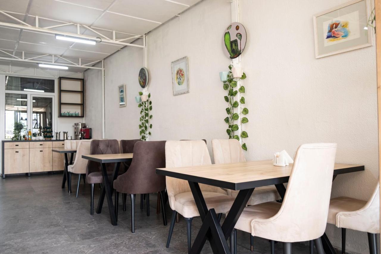 Art Hotel Батуми Екстериор снимка